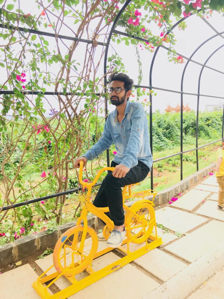 Cycle_Sula_Vineyard